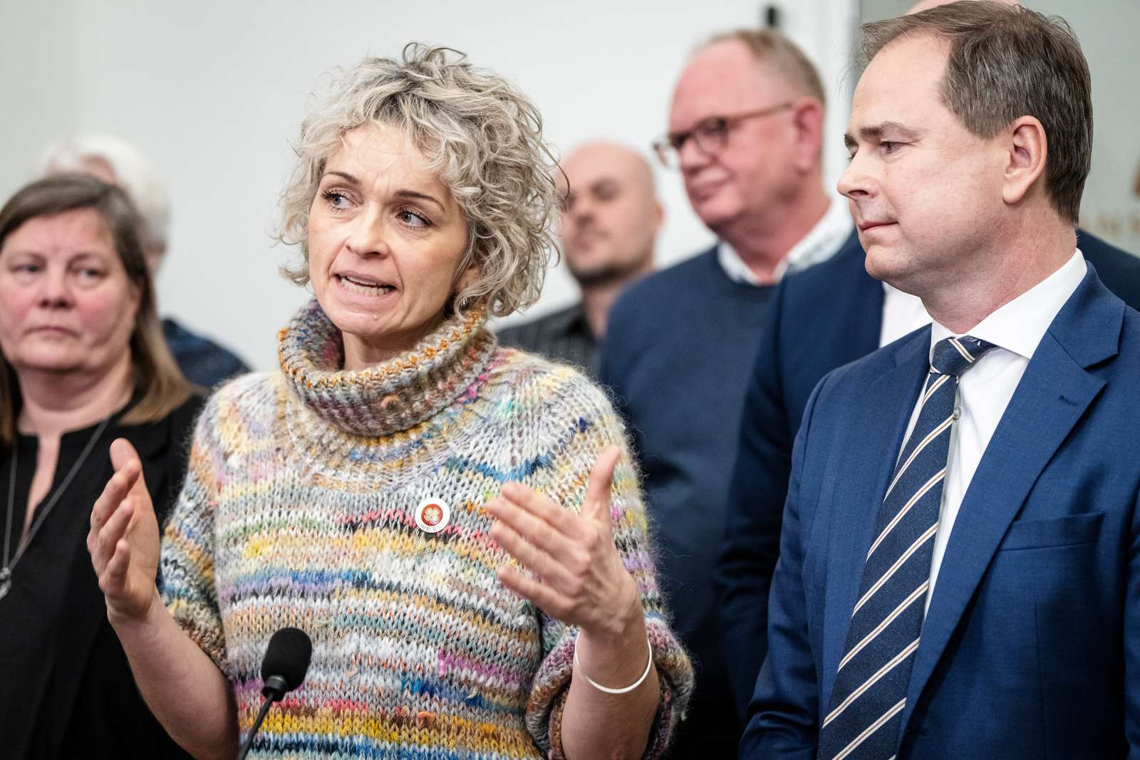 Finansminister Nicolai Wammen (S) og sygeplejerskernes forkvinde Dorthe Danbjørg i forbindelse med at regeringen præsenterede trepartsaftalen på et pressemøde i Finansministeriet, mandag den 4. december 2023